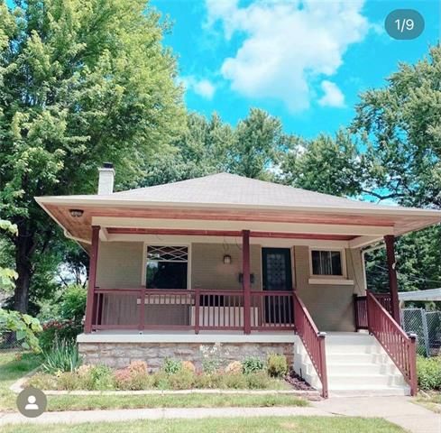 7320 W 65th St, Overland Park, KS 66202