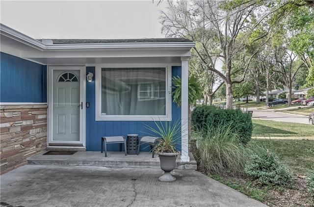 3725 S Spring St, Independence, MO 64055