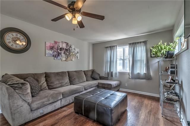 3725 S Spring St, Independence, MO 64055