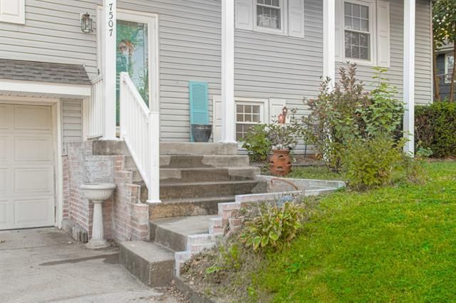 7507 N Avalon St, Kansas City, MO 64152