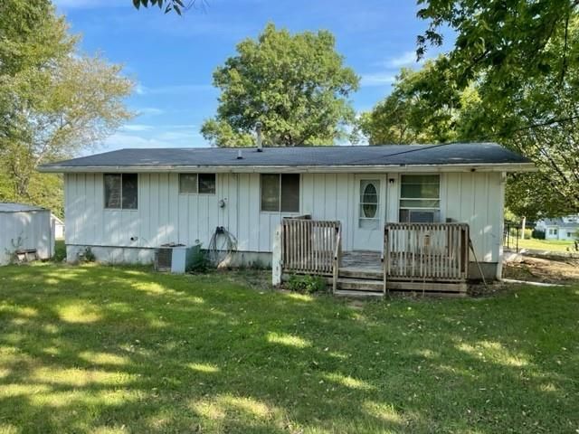 1819 Carnes St, Trenton, MO 64683