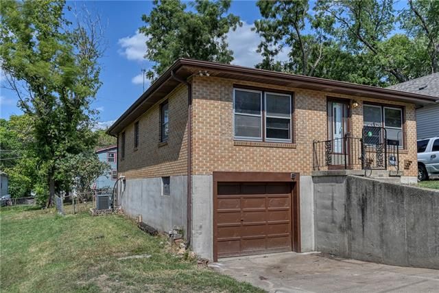 5428 E 27th Ter, Kansas City, MO 64128