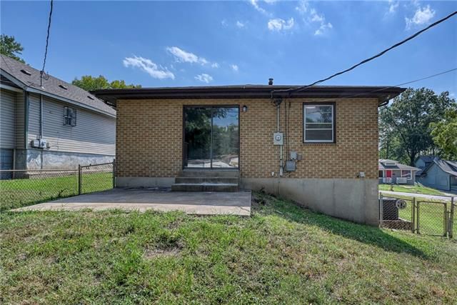 5428 E 27th Ter, Kansas City, MO 64128