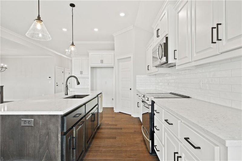 3100 SW Arbortree Dr, Lee's Summit, MO 64082