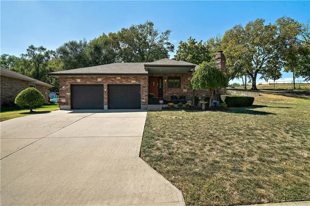 8100 Ash Ave, Raytown, MO 64138