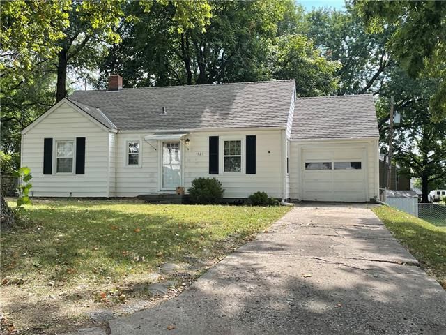 521 NE Greenfield Rd, Kansas City, MO 64116