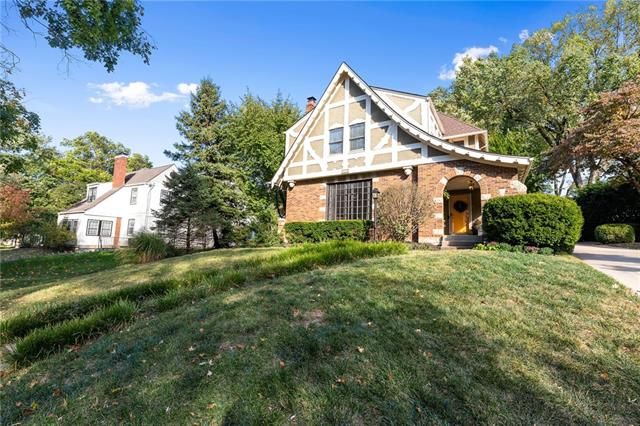 6815 Main St, Kansas City, MO 64113