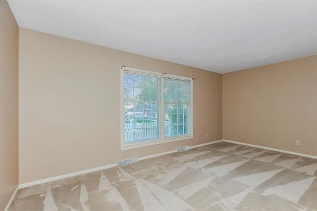 9851 Outlook Dr, Overland Park, KS 66207