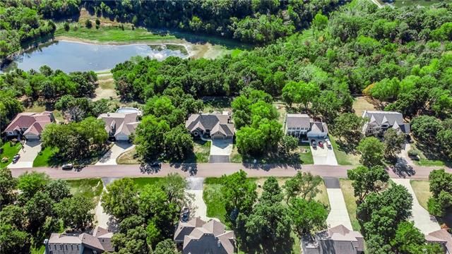 14751 Timber Ln, Bonner Springs, KS 66012