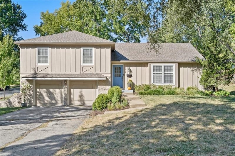 9740 Aberdeen Dr, Overland Park, KS 66206