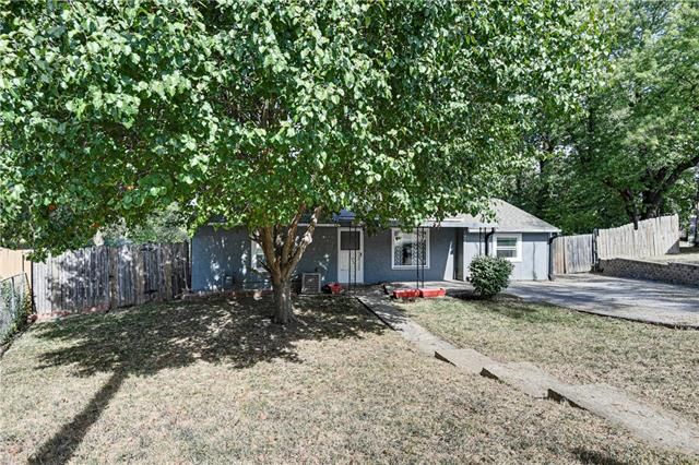 5018 August Ct, Kansas City, KS 66106