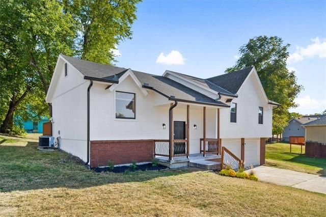 3809 E 18th Ct, Kansas City, MO 64127
