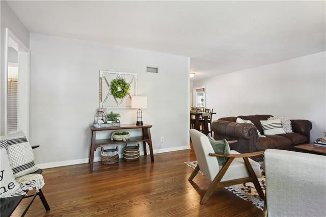 8852 Rainbow Ln, Kansas City, MO 64114