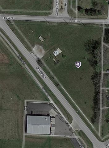 650 S Peculiar Dr, Peculiar, MO 64078