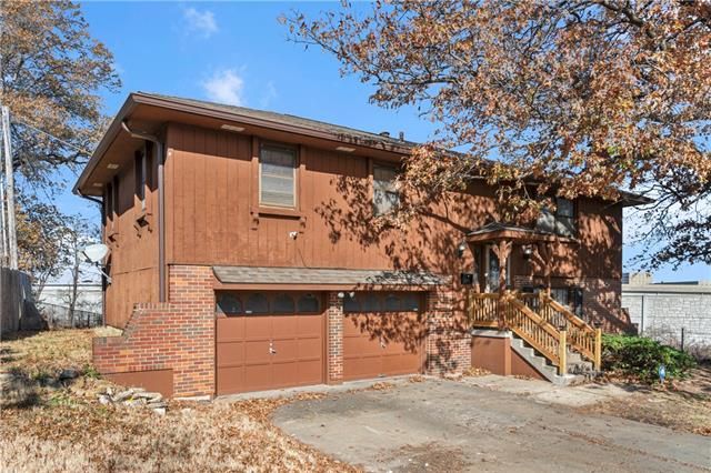 4606 E 104th St, Kansas City, MO 64137