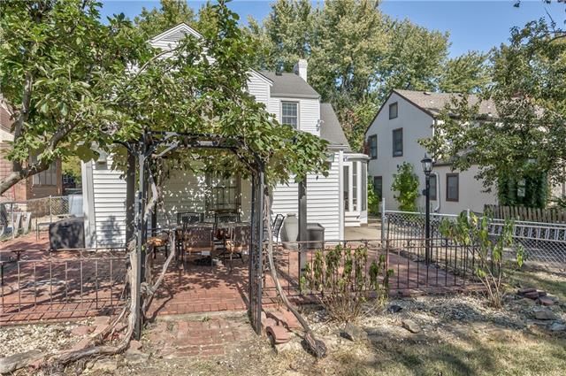 615 E 72 Ter, Kansas City, MO 64131