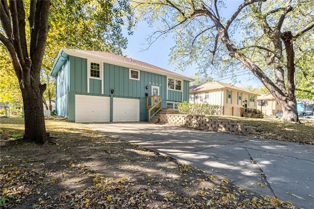 9808 Booth Ave, Kansas City, MO 64134