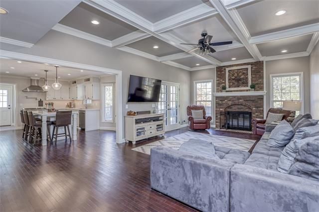 9634 W 116th St, Overland Park, KS 66210