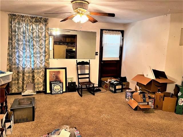 8142 Chestnut Ave, Kansas City, MO 64132