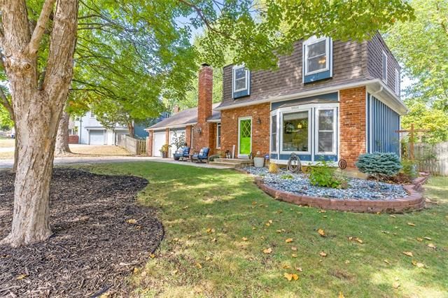 9816 W 100th St, Overland Park, KS 66212