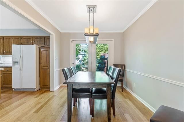 9816 W 100th St, Overland Park, KS 66212