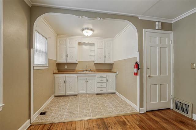 8009 Jefferson St, Kansas City, MO 64114