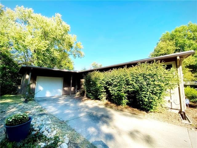 1212 SW Cornwall St, Topeka, KS 66611