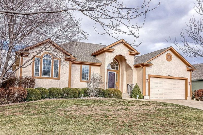 7612 W 149th St, Overland Park, KS 66223