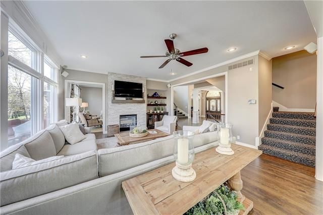 4462 W 150th Ter, Leawood, KS 66224