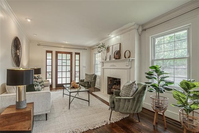 2 E Dartmouth Rd, Kansas City, MO 64113