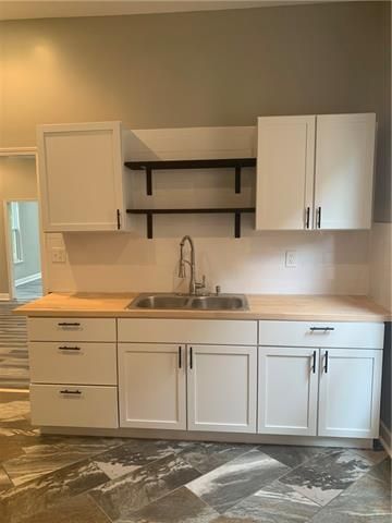 2205 Agnes Ave, Kansas City, MO 64127