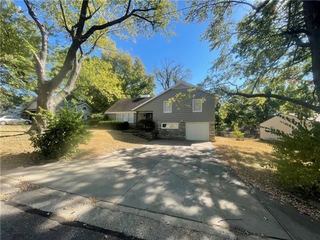 8913 E 51st Ter, Kansas City, MO 64133