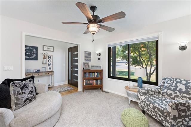 921 Redwood Ct, Liberty, MO 64068