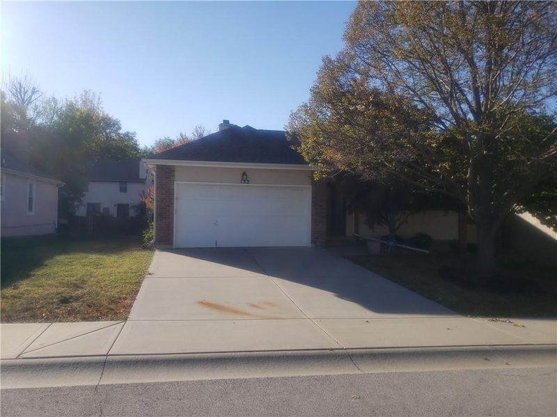 132 SW Hillcrest Ln, Lee's Summit, MO 64063