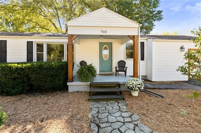 705 E 109 St, Kansas City, MO 64131