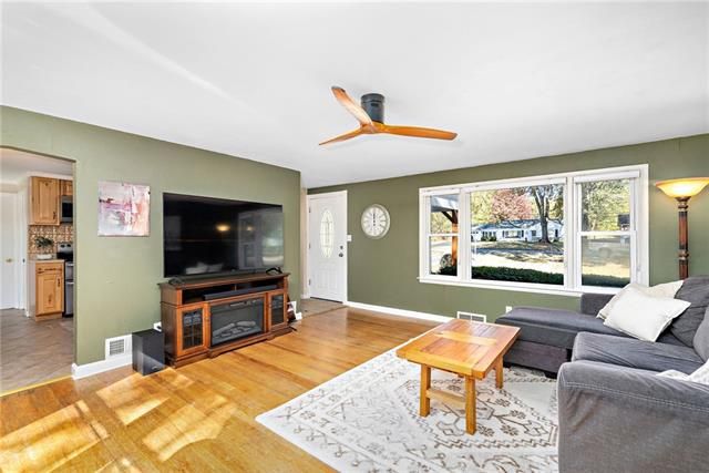 705 E 109 St, Kansas City, MO 64131