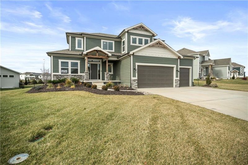 2106 NW Killarney Ln, Lee's Summit, MO 64081