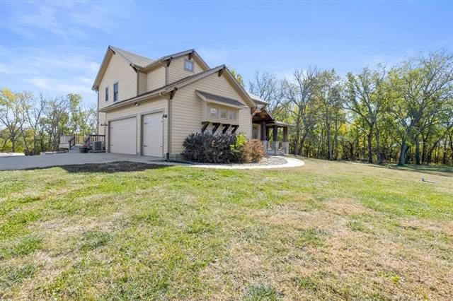 22861 S Waverly Rd, Spring Hill, KS 66083