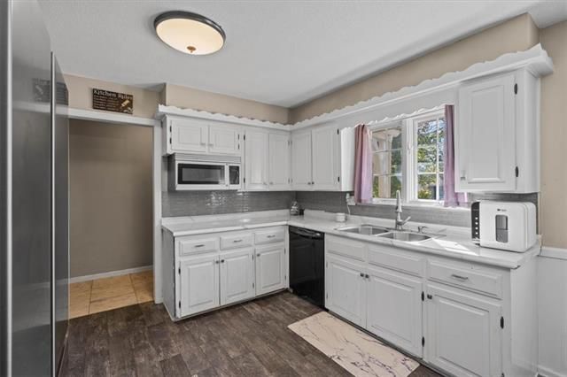 8406 E 49th St, Kansas City, MO 64129