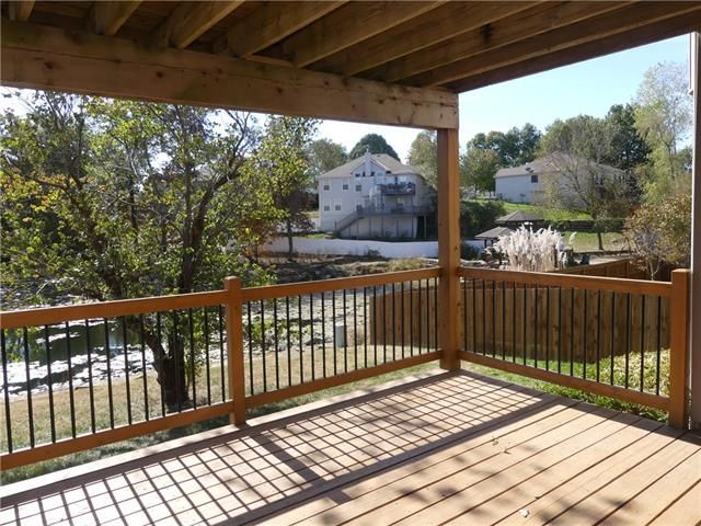11213 Lakeview Dr, Kansas City, KS 66109