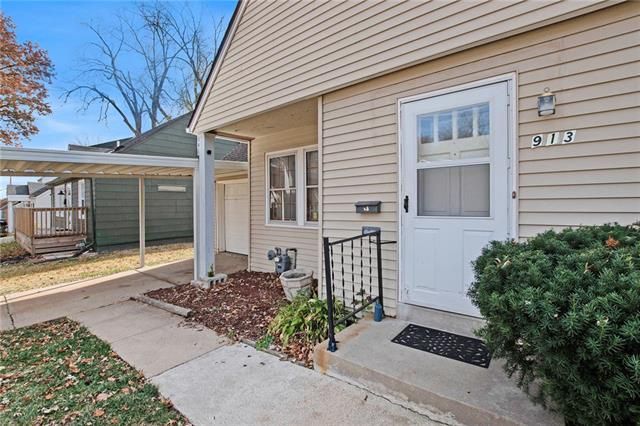 913 E 77th St, Kansas City, MO 64131