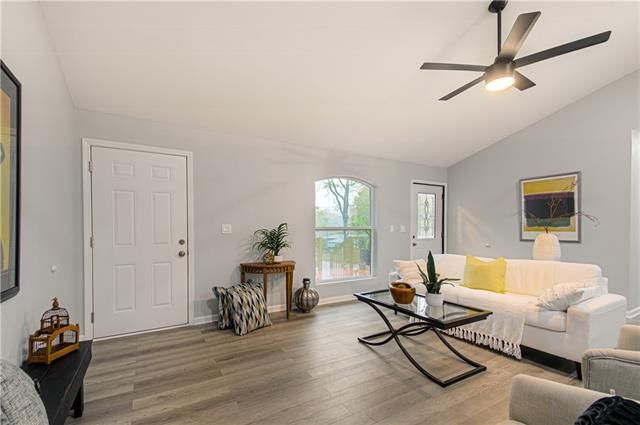 6004 E 148th Ter, Grandview, MO 64030