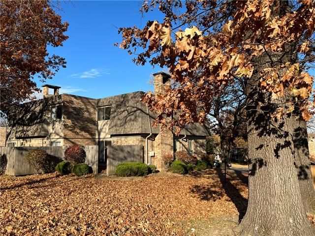 1814 E 97th St, Kansas City, MO 64131