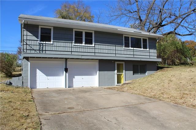 9220 Walnut St, Kansas City, MO 64114