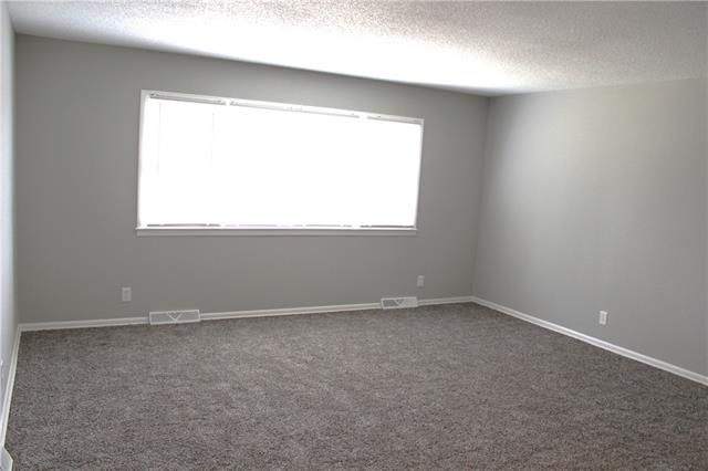 9220 Walnut St, Kansas City, MO 64114