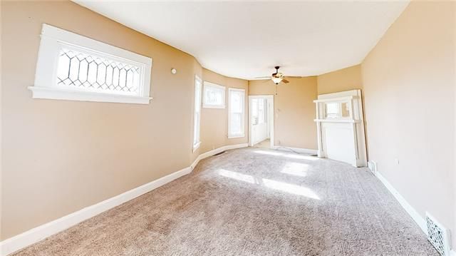 1926 S 24th St, St Joseph, MO 64507