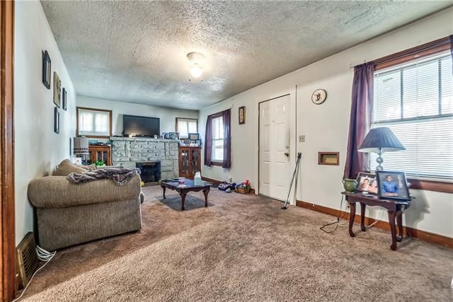 1911 E 70th St, Kansas City, MO 64132