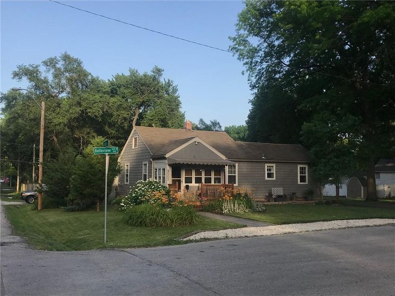 8001 Belleview St, Kansas City, MO 64114