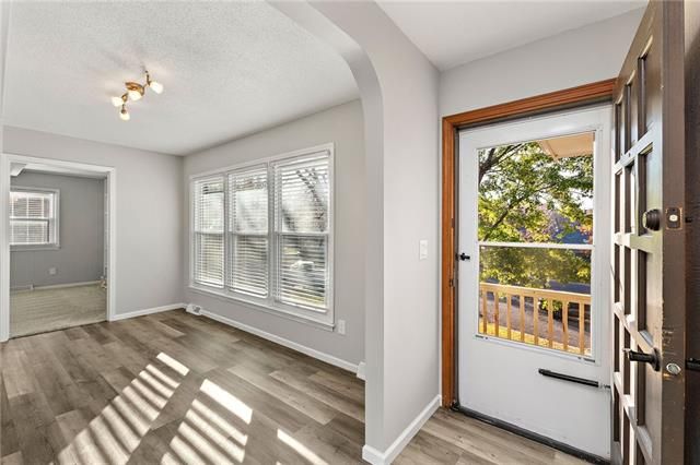 7204 W 54th St, Overland Park, KS 66202