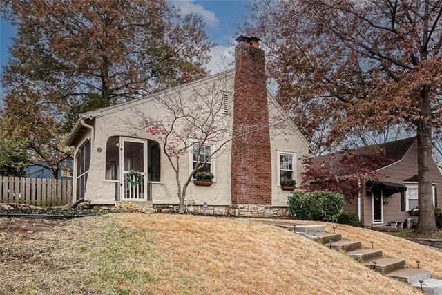 325 E 70 St, Kansas City, MO 64113